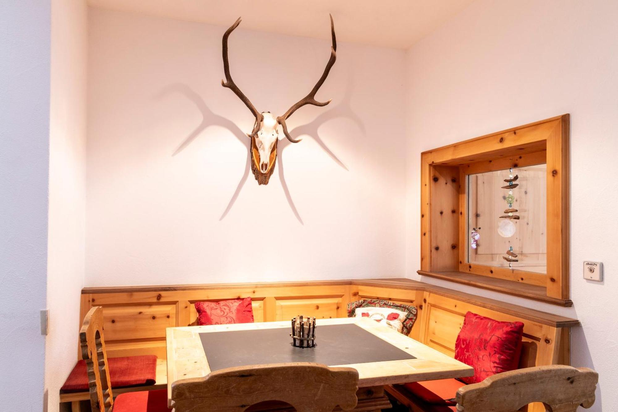 Hotel Chesa Grischa Зильс-Базельджа Экстерьер фото